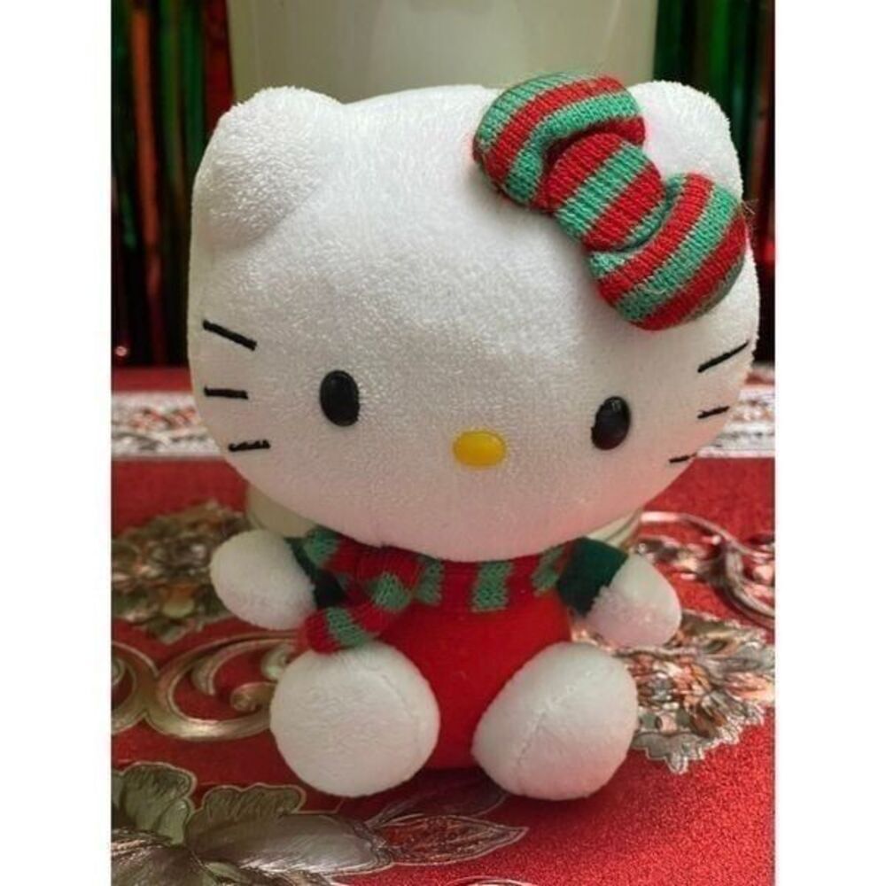 Hello Kitty Plush - Picture 4 of 6